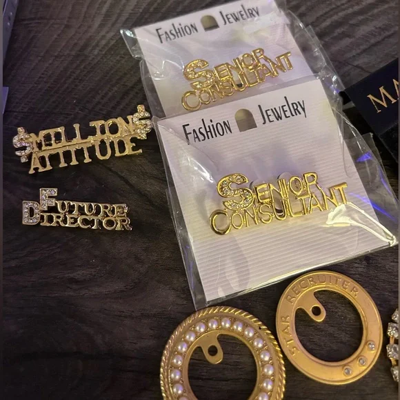 MaryKay jewelry and accessories lot 👑💍🎖️💎 - Picture 2 of 4